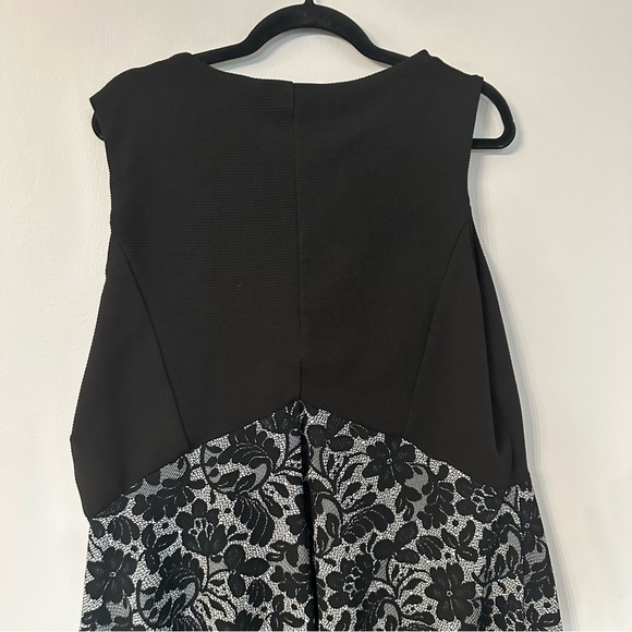 HAANI Woman Black & White Two-Tone Sleeveless V-Neck Floral Dress Sz 3X GUC - Picture 7 of 8